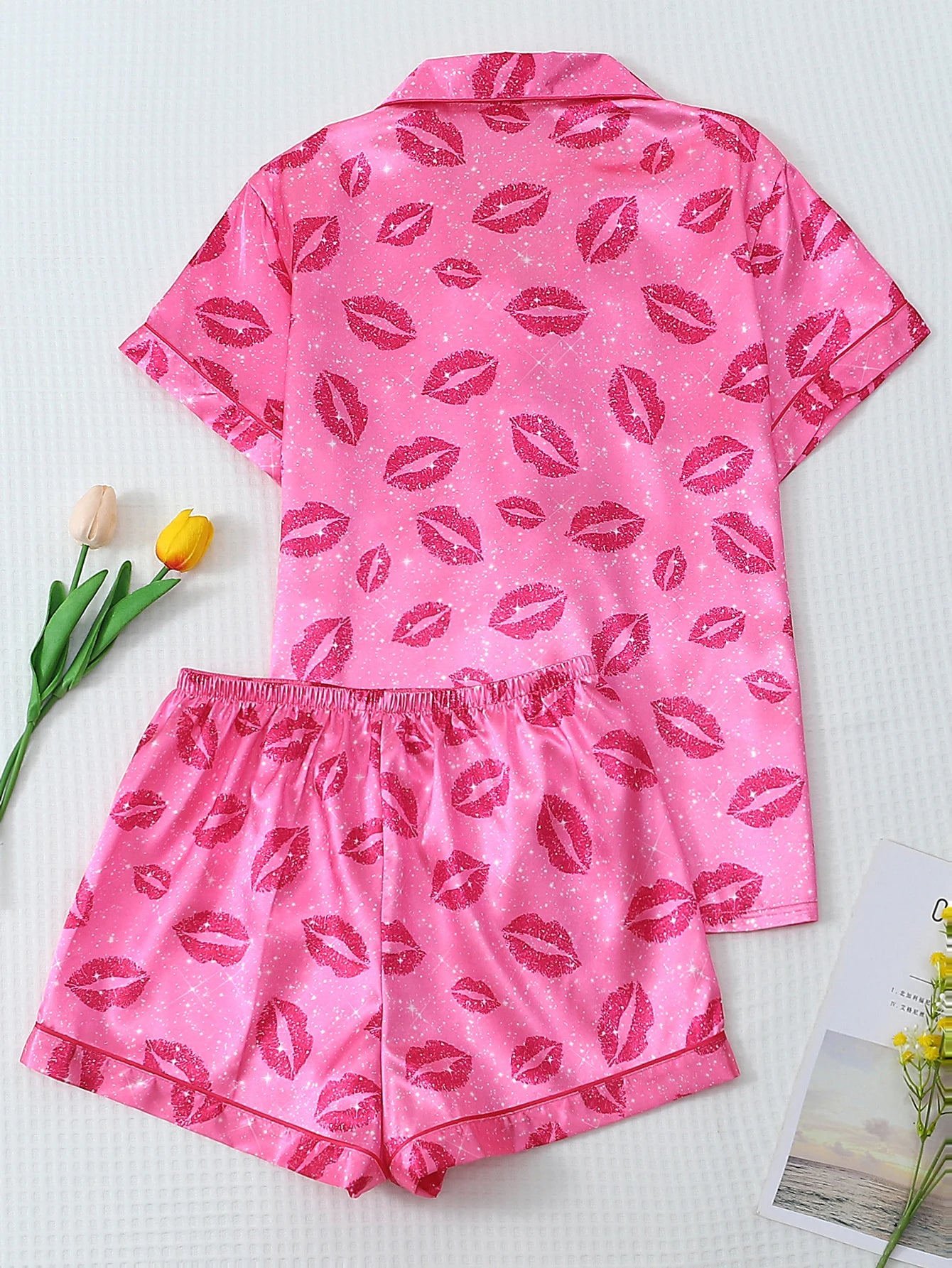 [Valentine's Day] 2-Piece Satin Pajamas with Lip Print, Short-Sleeved Shorts, Women's Pajamas, Loungewear Set Suitable for Home Use